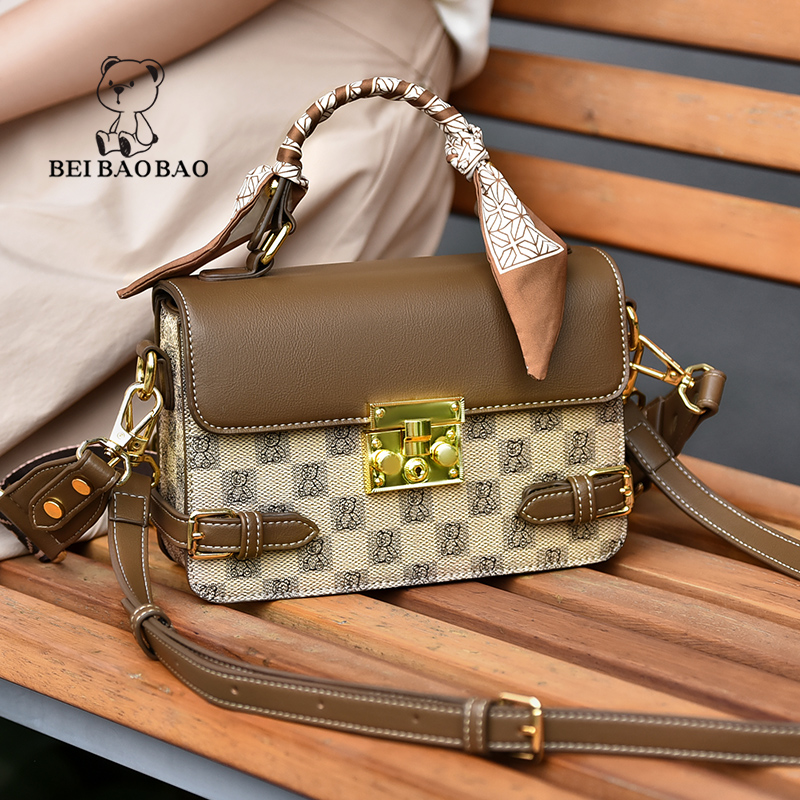กระเป๋าผู้หญิงสวยๆ กระเป๋าสะพายข้างผู้หญิง กระเป๋าแบรนด์ BEAR BAG กระเป๋าหมีสุดคิ้ว!