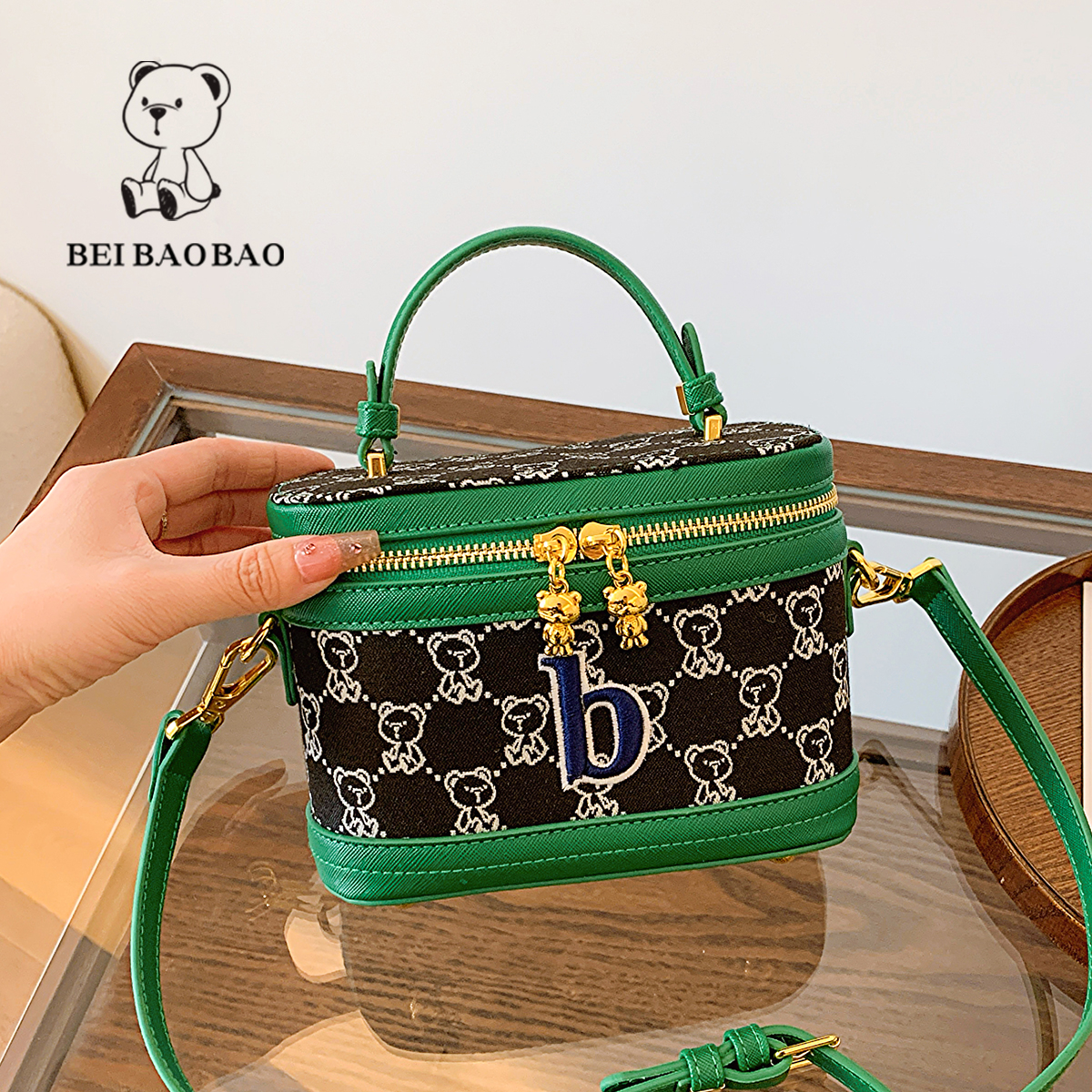 กระเป๋าผู้หญิงสวยๆ กระเป๋าสะพายข้างผู้หญิง กระเป๋าแบรนด์ BEAR BAG กระเป๋าหมีสุดคิ้ว!