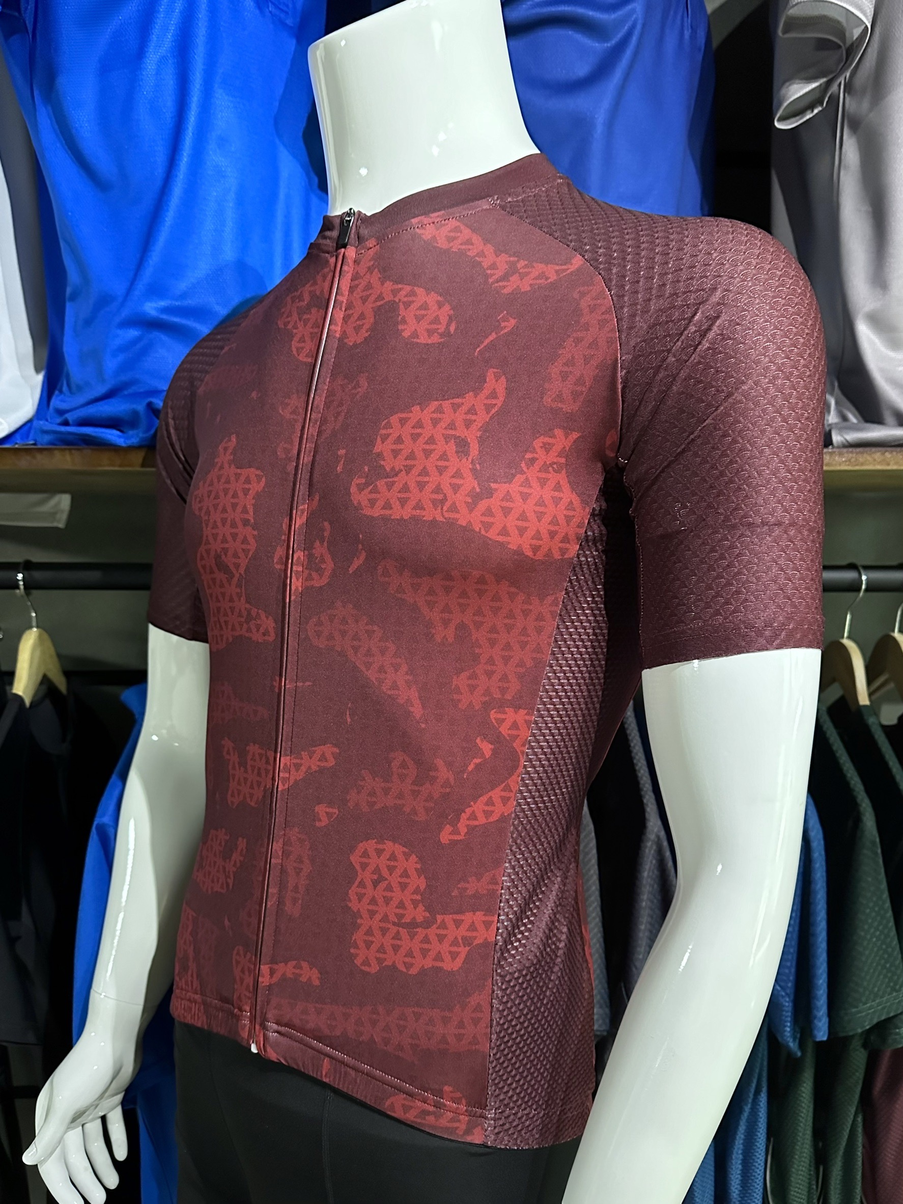 เสื้อปั่นจักรยาน Slim Fit รุ่นสีแดง