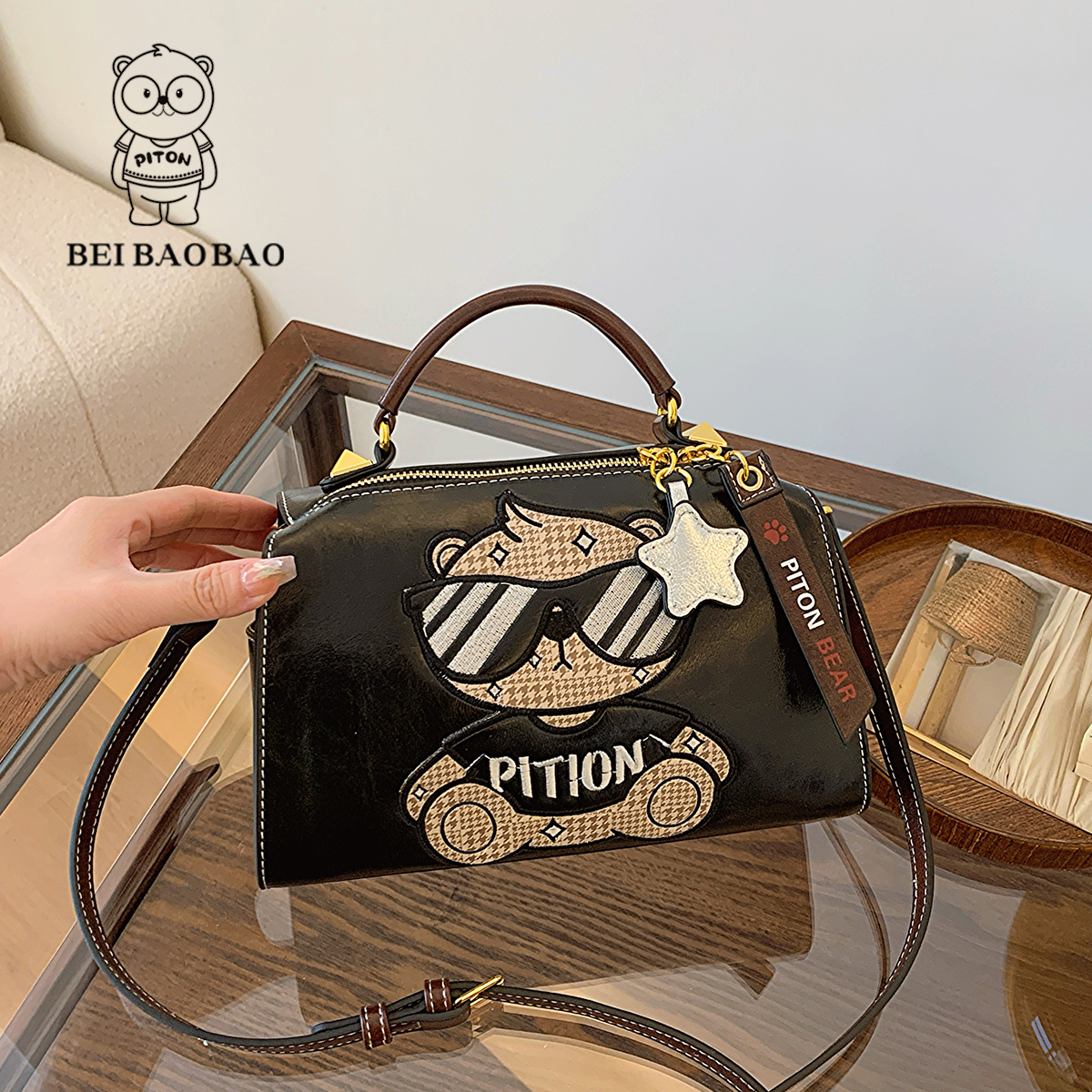 กระเป๋าผู้หญิงสวยๆ กระเป๋าสะพายข้างผู้หญิง กระเป๋าแบรนด์ BEAR BAG กระเป๋าหมีสุดคิ้ว!