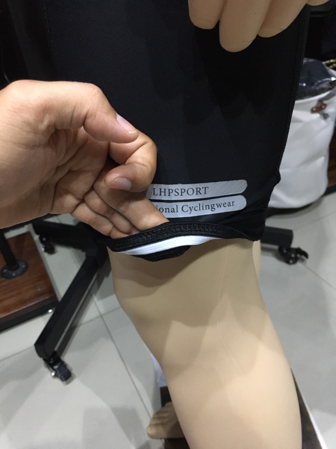 กางเกงปั่นจักรยานเอี๊ยมขาสั้น เป้าเจล ปลายขาซิลิโคนเจล