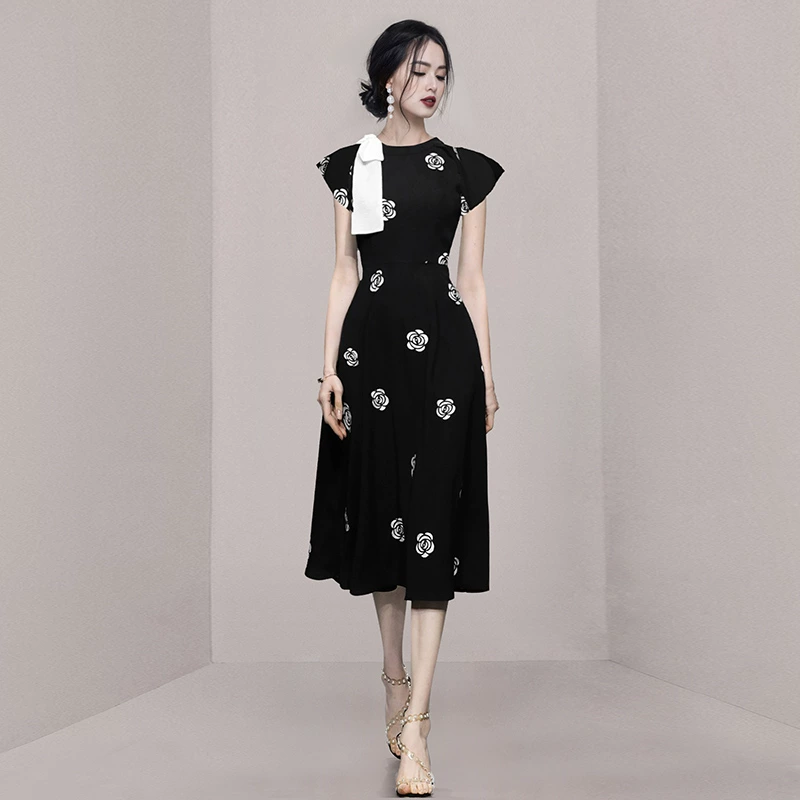 ชุดเดรสยาวสวยๆ ชุดกระโปรงยาว ชุดเดรสยาว ชุดแซกยาว มีขนาด S M L XL สนใจทักแชท