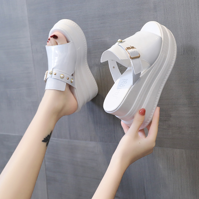 รองเท้าผ้าใบเสริมส้นสูง ไซต์35-39 สนใจทักแชท ฟรีค่าส่ง!