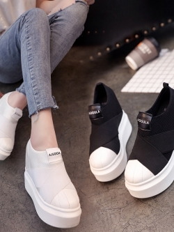 รองเท้าแฟชั่นอินเทรนด์