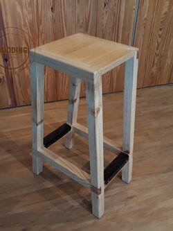 เก้าอี้ไม้สน (J038-01)