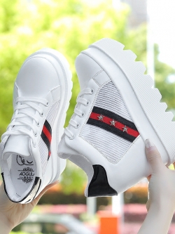 รองเท้าแฟชั่นอินเทรนด์