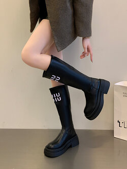 รองเท้าแฟชั่นผู้หญิงส้นเตี้ย ใส่สบาย มีขนาดให้สั่งซื้อ 35 36 37 38 39 40 สนใจทักแชท ฟรีค่าส่ง!