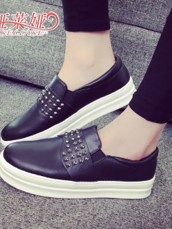 รองเท้าแฟชั่นอินเทรนด์