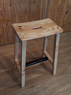 เก้าอี้ไม้สน (J038-02)