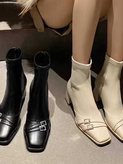 รองเท้าแฟชั่นผู้หญิงส้นเตี้ย ใส่สบาย มีขนาดให้สั่งซื้อ 35 36 37 38 39 40 สนใจทักแชท ฟรีค่าส่ง!