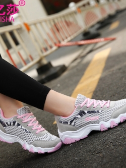 รองเท้าแฟชั่นอินเทรนด์