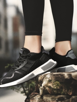 รองเท้าแฟชั่นอินเทรนด์