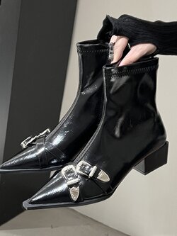 รองเท้าแฟชั่นผู้หญิงส้นเตี้ย ใส่สบาย มีขนาดให้สั่งซื้อ 35 36 37 38 39 40 สนใจทักแชท ฟรีค่าส่ง!