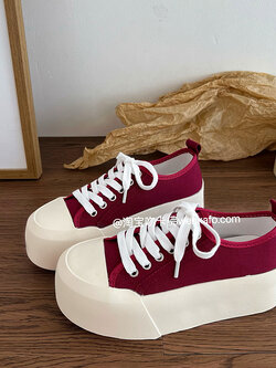 รองเท้าแฟชั่นผู้หญิงส้นเตี้ย ใส่สบาย มีขนาดให้สั่งซื้อ 35 36 37 38 39 40 สนใจทักแชท ฟรีค่าส่ง!