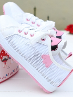 รองเท้าแฟชั่นอินเทรนด์