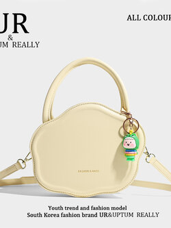 กระเป๋าผู้หญิงสวยๆ กระเป๋าสะพายข้างผู้หญิง กระเป๋าแบรนด์ BEAR BAG กระเป๋าหมีสุดคิ้ว!