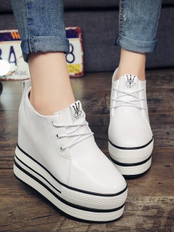 รองเท้าแฟชั่นอินเทรนด์