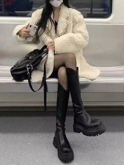 รองเท้าแฟชั่นผู้หญิงส้นเตี้ย ใส่สบาย มีขนาดให้สั่งซื้อ 35 36 37 38 39 40 สนใจทักแชท ฟรีค่าส่ง!