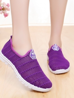 รองเท้าแฟชั่นอินเทรนด์