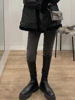 รองเท้าแฟชั่นผู้หญิงส้นเตี้ย ใส่สบาย มีขนาดให้สั่งซื้อ 35 36 37 38 39 40 สนใจทักแชท ฟรีค่าส่ง!