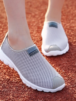 รองเท้าแฟชั่นอินเทรนด์