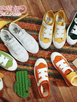 รองเท้าแฟชั่นอินเทรนด์