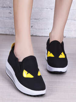 รองเท้าแฟชั่นอินเทรนด์