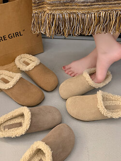 รองเท้าแฟชั่นผู้หญิงส้นเตี้ย ใส่สบาย มีขนาดให้สั่งซื้อ 35 36 37 38 39 40 สนใจทักแชท ฟรีค่าส่ง!