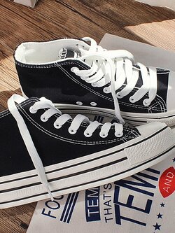 รองเท้าแฟชั่นอินเทรนด์