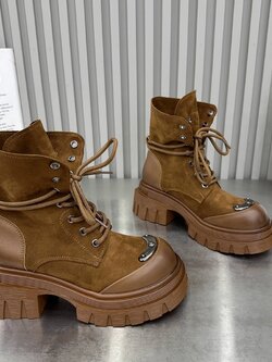 รองเท้าแฟชั่นผู้หญิงส้นเตี้ย ใส่สบาย มีขนาดให้สั่งซื้อ 35 36 37 38 39 40 สนใจทักแชท ฟรีค่าส่ง!