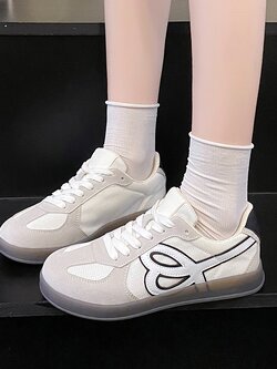 รองเท้าแฟชั่นผู้หญิงส้นเตี้ย ใส่สบาย มีขนาดให้สั่งซื้อ 35 36 37 38 39 40 สนใจทักแชท ฟรีค่าส่ง!