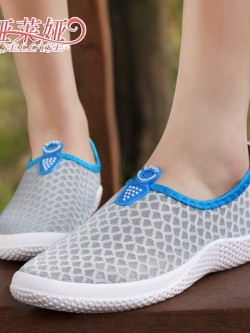 รองเท้าแฟชั่นอินเทรนด์