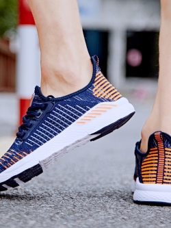 รองเท้าแฟชั่นอินเทรนด์