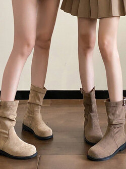 รองเท้าแฟชั่นผู้หญิงส้นเตี้ย ใส่สบาย มีขนาดให้สั่งซื้อ 35 36 37 38 39 40 สนใจทักแชท ฟรีค่าส่ง!