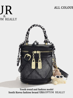 กระเป๋าผู้หญิงสวยๆ กระเป๋าสะพายข้างผู้หญิง กระเป๋าแบรนด์ BEAR BAG กระเป๋าหมีสุดคิ้ว!