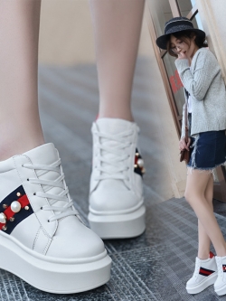 รองเท้าแฟชั่นอินเทรนด์