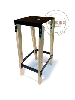 เก้าอี้สูงรูปแบบที่นั่งเหล็กประกอบขาเก้าอี้ไม้สน