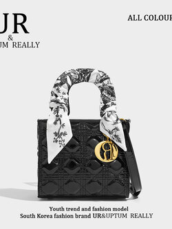 กระเป๋าผู้หญิงสวยๆ กระเป๋าสะพายข้างผู้หญิง กระเป๋าแบรนด์ BEAR BAG กระเป๋าหมีสุดคิ้ว!