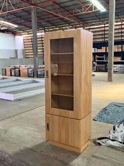 ตู้กระจกไม้สน