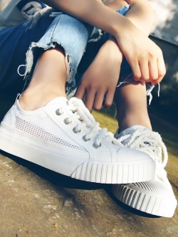 รองเท้าแฟชั่นอินเทรนด์