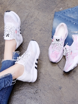 รองเท้าแฟชั่นอินเทรนด์