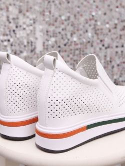 รองเท้าแฟชั่นอินเทรนด์