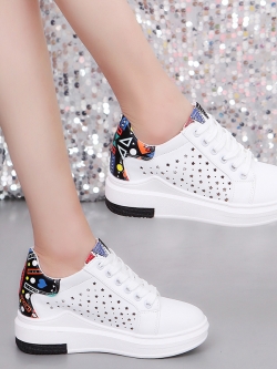 รองเท้าแฟชั่นอินเทรนด์